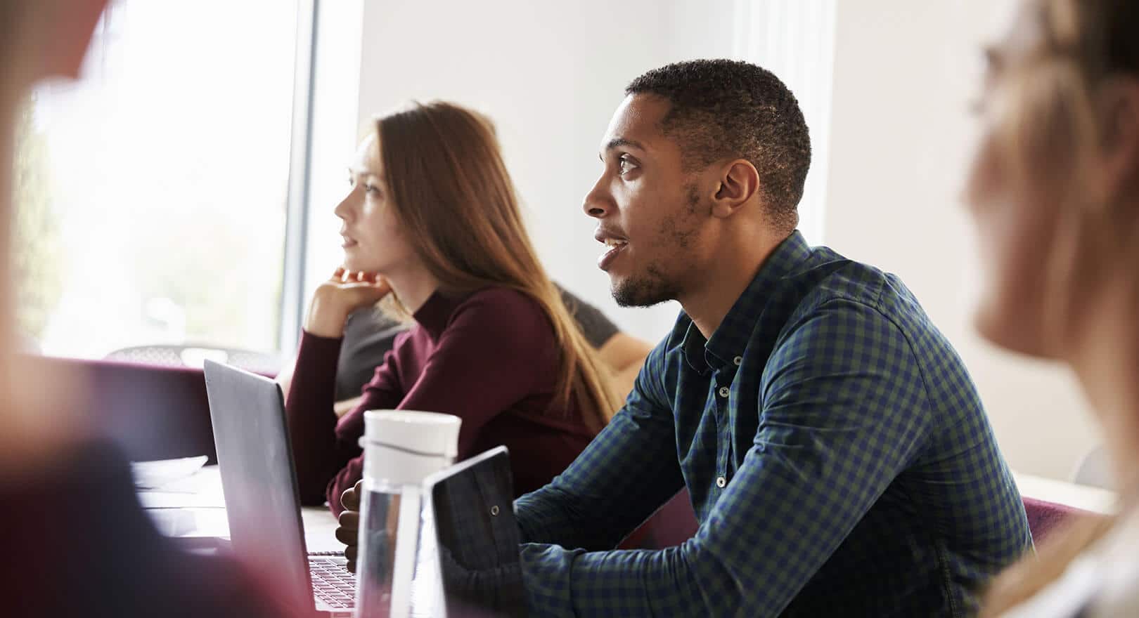 Studienvorbereitender Sprachkurs meist vor dem eigentlichen Studium erforderlich